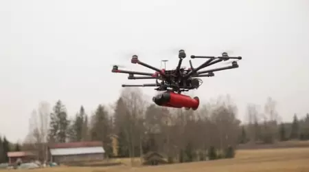 L'intelligenza artificiale aiuta i droni a distruggere l'equipaggiamento russo mimetizzato