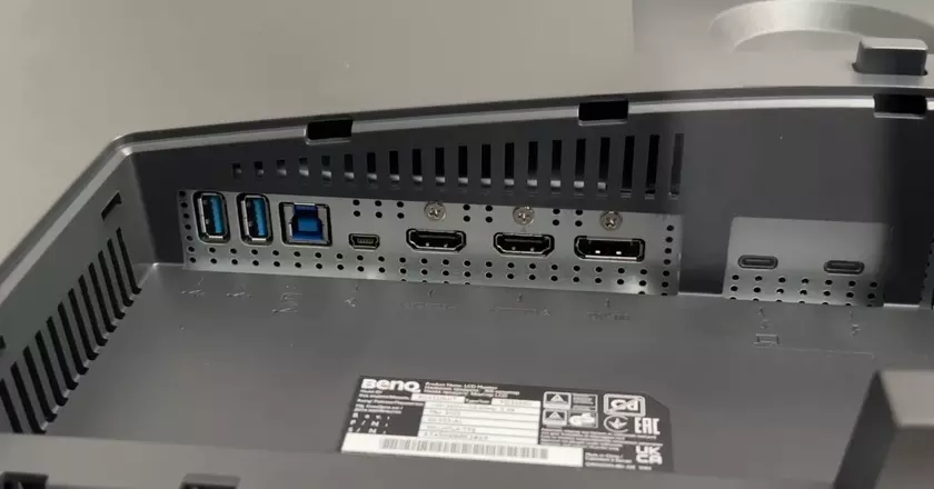 BenQ PD3220U monitor con thunderbolt