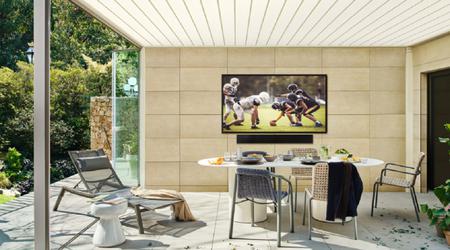 Samsung ha presentato The Terrace, un televisore di grandi dimensioni con display Neo QLED e resistenza all'acqua e alla polvere per uso esterno al prezzo di 20.000 dollari.