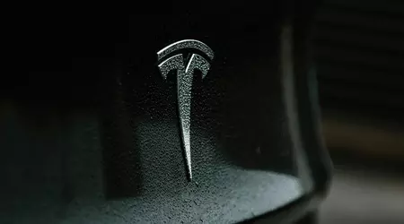 Tesla ha vissuto il suo peggior giorno in borsa dal 2020: le azioni sono scese del 15%.