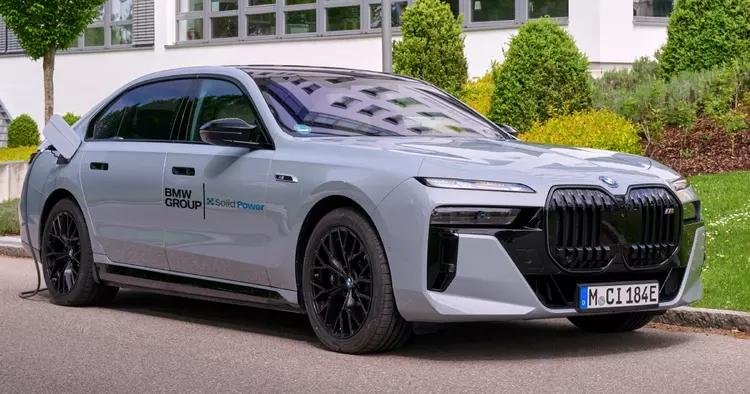 BMW considera di installare motori a ...