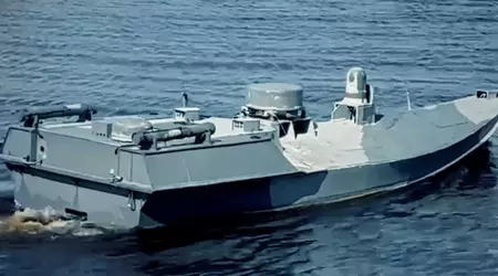 I russi stanno allagando le navi lungo il ponte di Kerch per difendersi dagli attacchi dei droni marittimi ucraini