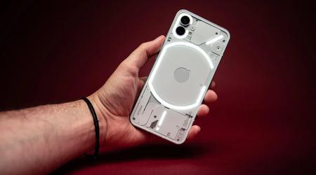 Nothing Phone (1) ha ricevuto un aggiornamento stabile di Android 15 con nuove funzionalità e un design rinnovato