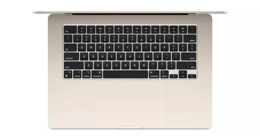 Apple 2024 MacBook Air 15 laptop per podcasting