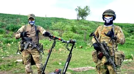 Le truppe russe usano ancora scooter elettrici negli assalti alle postazioni ucraine