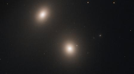 Hubble trova un'altra galassia radio con un nucleo attivo e un buco nero supermassiccio