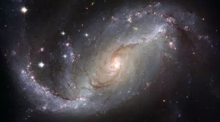 Gli scienziati hanno rivisto la smentita ipotesi dell'invecchiamento della luce, che suggerisce che l'universo esiste da quasi 27 miliardi di anni.