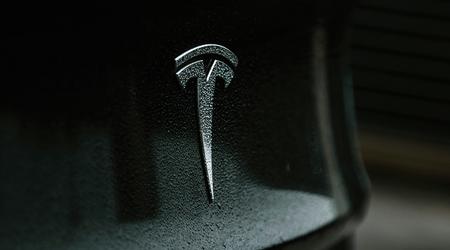 Tesla ha vissuto il suo peggior giorno in borsa dal 2020: le azioni sono scese del 15%.