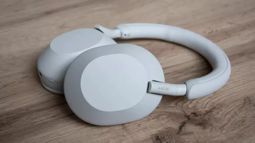 Sony WH-1000XM5 cuffie bassi potenti