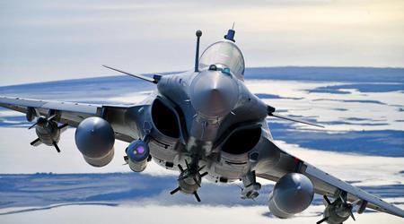 La Francia si dichiara pronta a coprire l'Europa con un "ombrello nucleare".