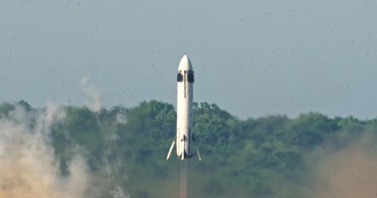 Honda ha lanciato e atterrato con ...