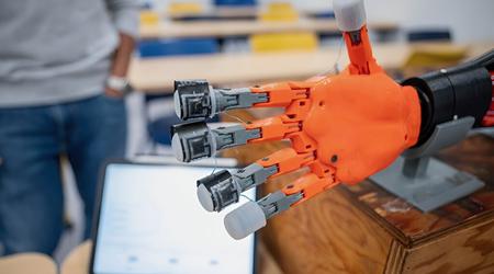 Una svolta nella robotica: gli scienziati, in collaborazione con Honda, hanno sviluppato un sensore simile alla pelle umana, che consentirà di migliorare i robot umanoidi