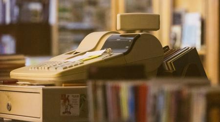 Aumento dei registratori di cassa: negli USA hacker hanno costretto i registratori di cassa a emettere manifesti per tutelare i lavoratori al posto degli assegni