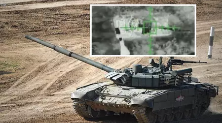 Un drone bombardiere ucraino ha lanciato granate contro il carro armato russo modernizzato T-80BVM