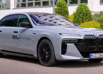 BMW considera di installare motori a ...