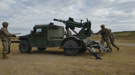 AM General mostra il sistema di obici mobili CT-2 Hawkeye basato sul veicolo blindato Humvee