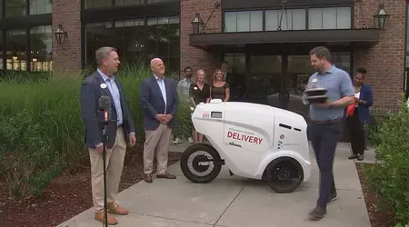 Il fast food americano lancia la sperimentazione di un robot corriere