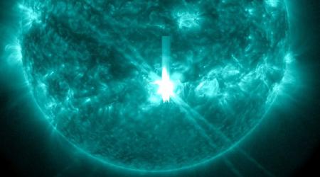 Meteorologi, preparatevi! Sul Sole si è verificato un potente brillamento che causerà una tempesta geomagnetica su larga scala sulla Terra.