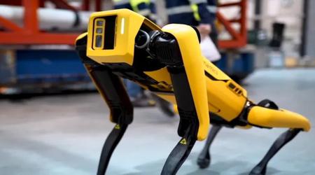 Il robot Spot della squadra SWAT spara diversi colpi durante uno stallo negli Stati Uniti