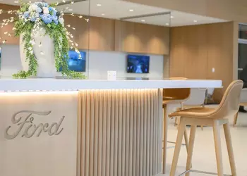 Nuove concessionarie Ford progettate come lobby ...