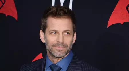 Zack Snyder ha rivelato di essere un fedele fan di Fortnite e di immergersi regolarmente nel mondo del videogioco nei panni di un personaggio di "Rick and Morty". 