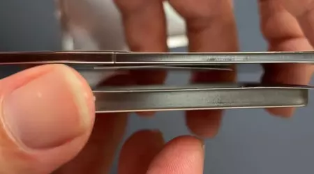 Una nuova foto mostra quanto sarà sottile la batteria dell'iPhone 17 Air