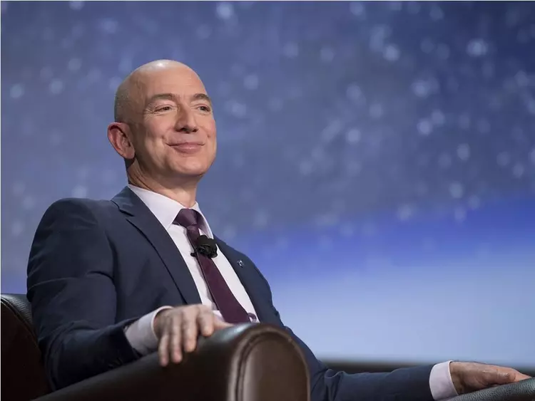 Jeff Bezos torna alla leadership con ...