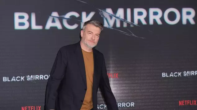 L'autore di "Black Mirror" Charlie Brooker ...