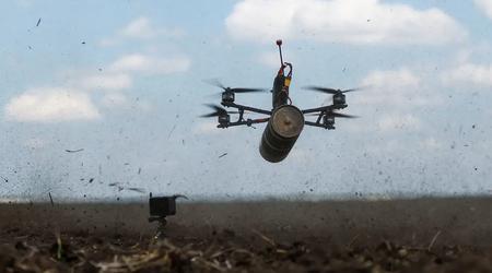 La Russia ha iniziato a utilizzare nuovi droni FPV con cavi in fibra ottica invisibili alla guerra elettronica.
