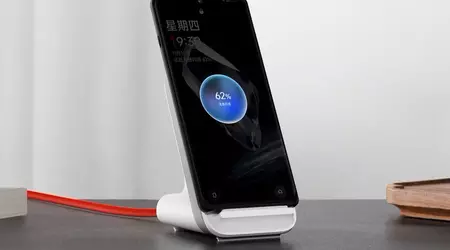 OnePlus ha presentato l'Air VOOC Wireless Flash Charger A1: un dock di ricarica wireless da 50W per il OnePlus 12.