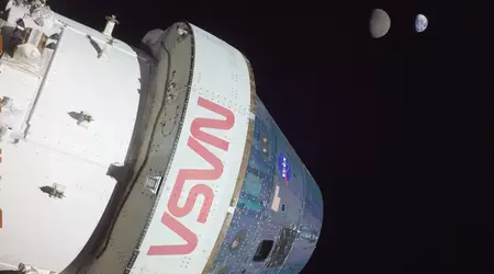 La navicella Orion ha scattato un'impressionante foto della Luna e della Terra da una distanza di 432.210 km