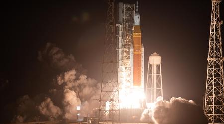 Gli americani rischiano di non atterrare sulla Luna nel 2025 a causa di problemi con le tute spaziali e il modulo di atterraggio di SpaceX