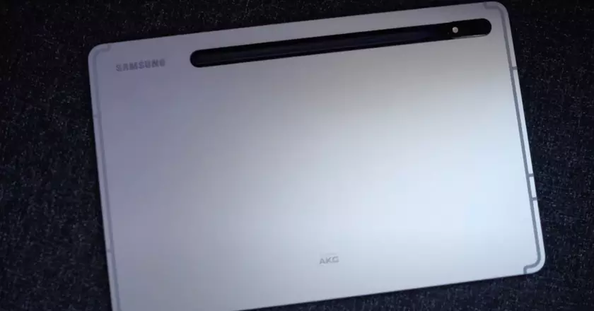 SAMSUNG Galaxy Tab S8 11" tablet con ricarica wireless qi