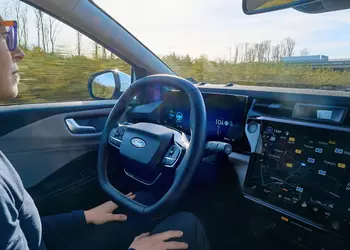 Ford sfida Tesla: Sistema di guida ...