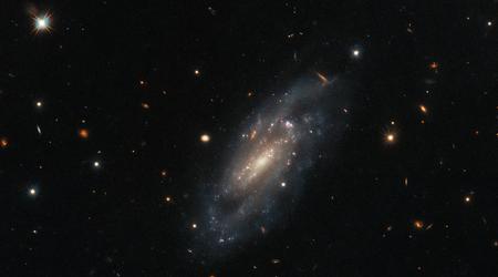 Hubble ha catturato una fotografia di una lontana galassia nella costellazione di Pegaso che è riuscita a sopravvivere a un'esplosione stellare di inimmaginabile potenza