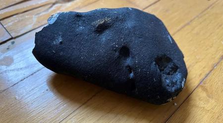 Un raro meteorite risalente a 4,6 miliardi di anni fa, presente fin dall'inizio del sistema solare, colpisce una casa negli Stati Uniti