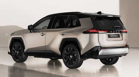La nuova Toyota RAV4 avvisa dei pericoli agli incroci e delle auto in rapido avvicinamento da dietro in autostrada