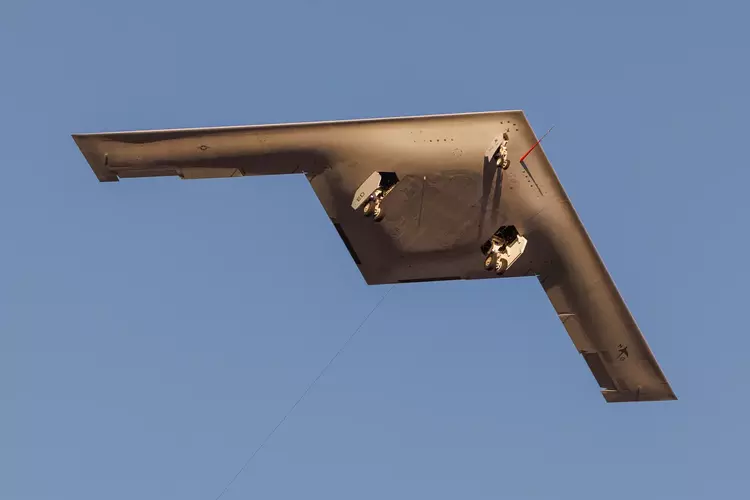 Il bombardiere nucleare B-21 Raider è ...