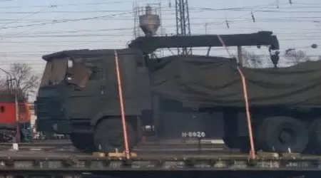 La Russia schiera nuovi sistemi di artiglieria semovente nordcoreani Koksan attraverso la Crimea occupata