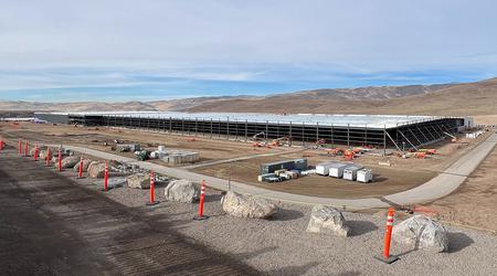 La struttura principale in acciaio è stata completata presso lo stabilimento Tesla Semi