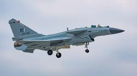 Il Pakistan riceve il secondo lotto di caccia cinesi J-10C di generazione 4++