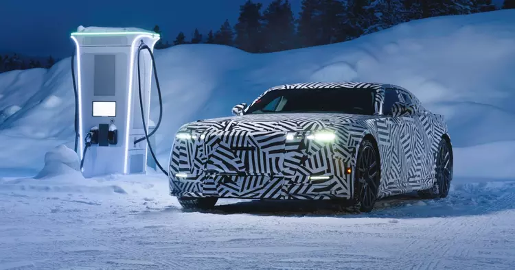 Il nuovo Jaguar GT subisce test ...