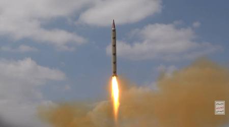I proxy iraniani dallo Yemen hanno mostrato video di missili balistici e droni kamikaze lanciati contro Israele
