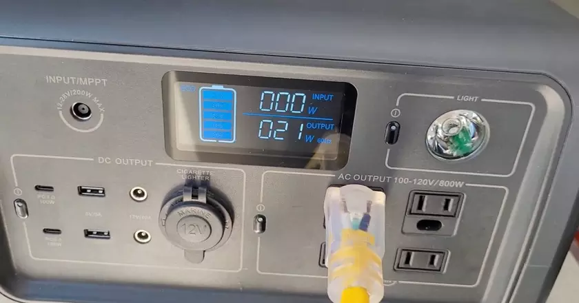 BLUETTI EB70S miglior centrale elettrica portatile