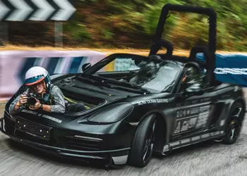 Porsche ha svelato un Boxster unico ...