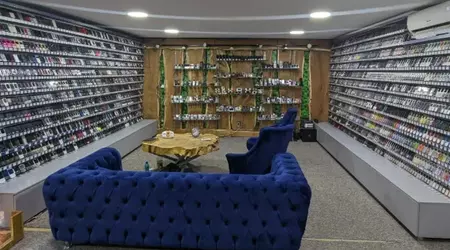 Record da Guinness: Un uomo rumeno ha accumulato una collezione di 3456 telefoni cellulari