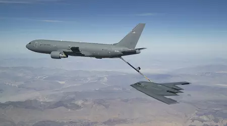 L'ultima aerocisterna americana Boeing KC-46A Pegasus ha stabilito il record di durata del volo: ha percorso più di 25.000 km con un'autonomia pratica di 11.830 km.