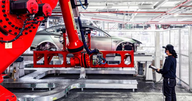 Tesla non vuole più costruire una ...