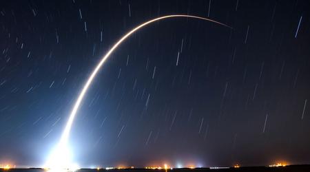 I satelliti Starlink V2 Mini iniziano a cadere sulla Terra a un mese dall'entrata in orbita