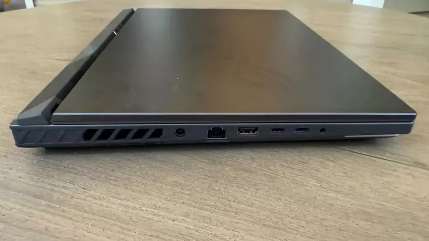 ROG Strix G16 contro ROG Zephyrus G16